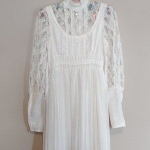 Vintage 1970’s long white wedding prairie dress - size 4 Small